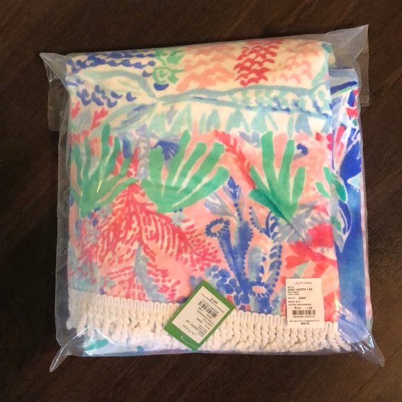 SOLD❌NWT Lilly Pulitzer Circa towel, Blue Bennet - Picture 3 of 4